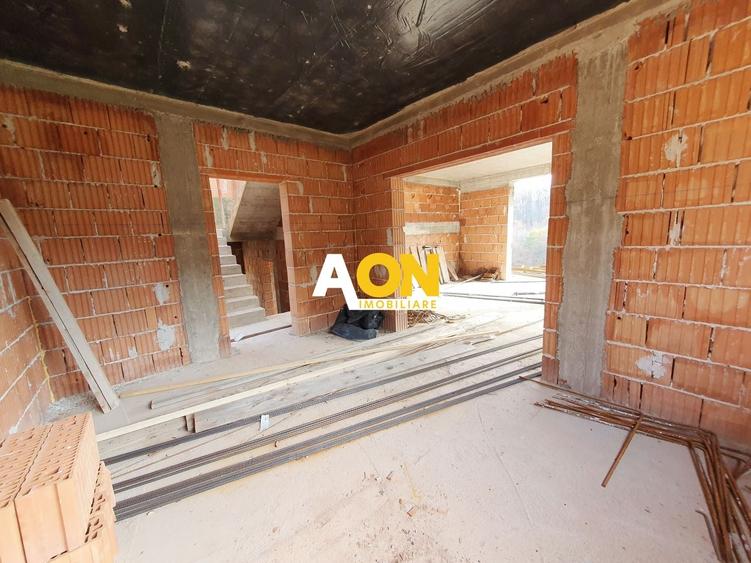 Casă individuală cu 6 camere cu Canalizare în Cetate