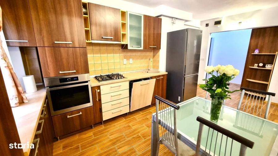 Apartament cu 3 camere în Malu Roșu