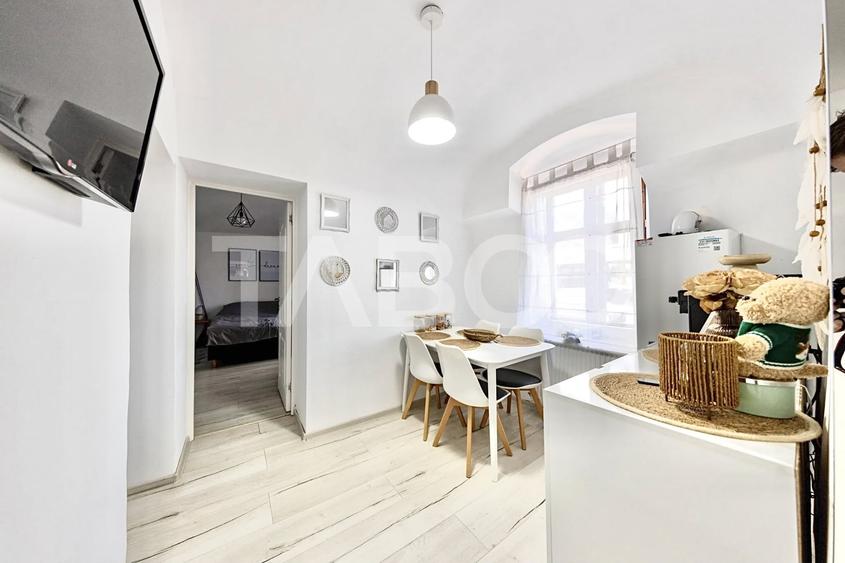 Apartament cu 2 camere semidecomandat, mobilat în Central