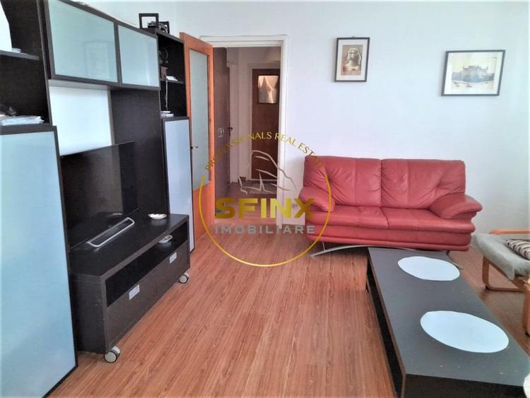 Apartament cu 3 camere semidecomandat, mobilat în Colentina