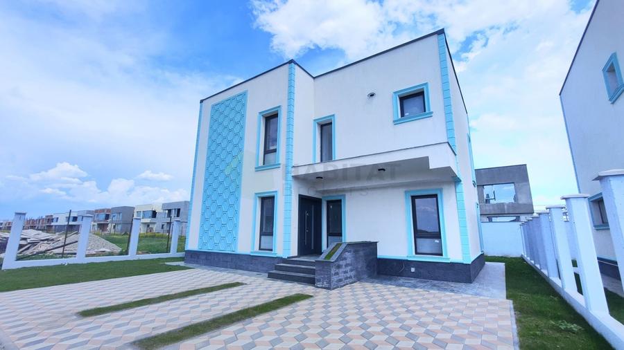 Casă individuală cu 4 camere cu Canalizare în Tunari