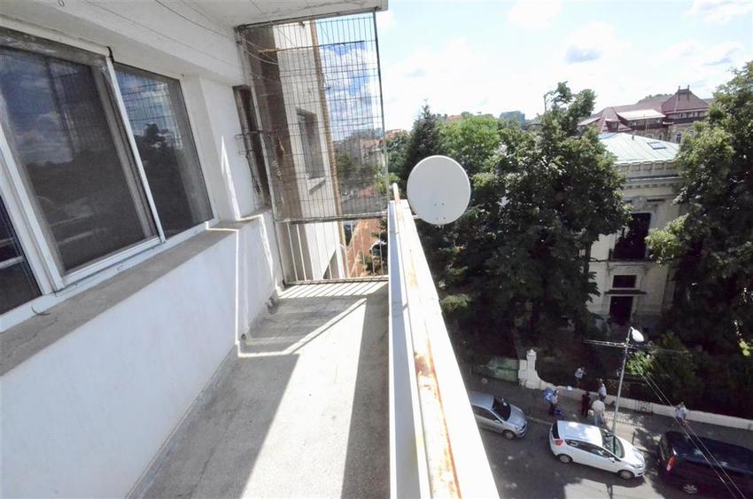 Apartament cu 4 camere decomandat în Dacia