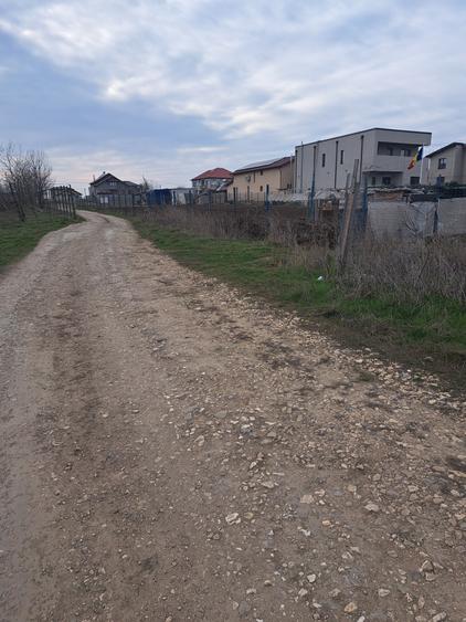 Teren Construcții intravilan de 450 mp, în Lazu