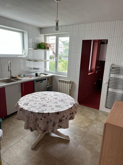 Apartament cu 4 camere decomandat în Ludoș