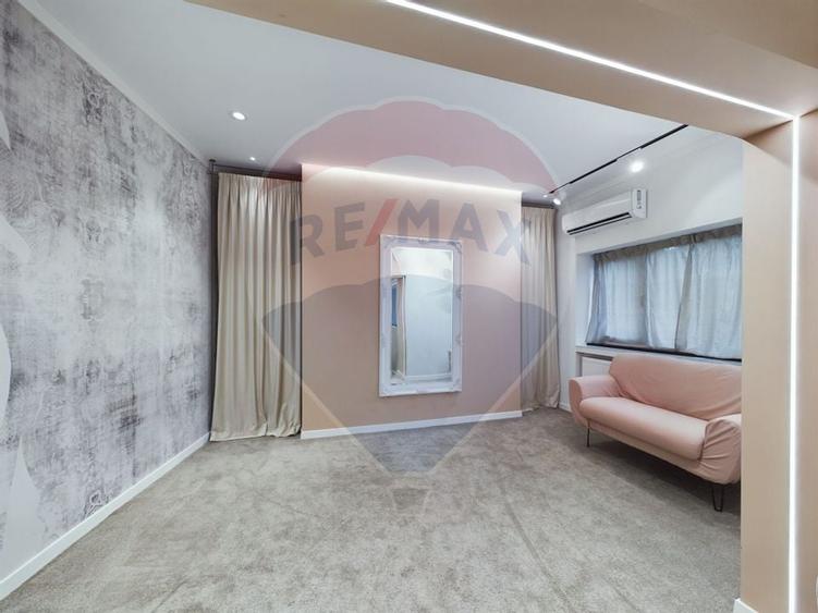 Apartament cu 3 camere semidecomandat în P-ța Dorobanți