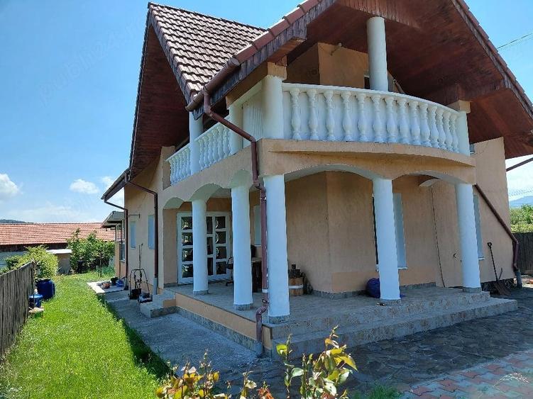 Casă cu Teren 1062 Mp în Oituz