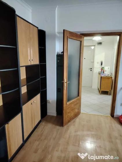 Apartament cu 2 camere semidecomandat în Crângași