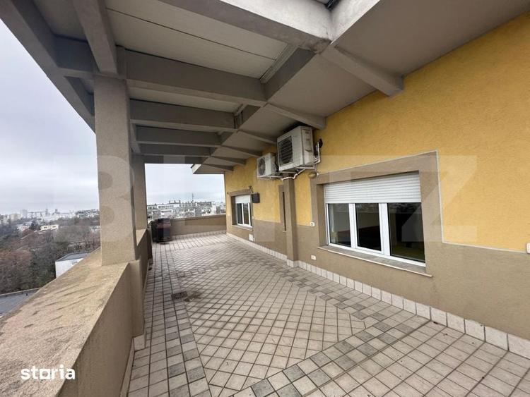 Apartament cu 3 camere semidecomandat, mobilat în Nord