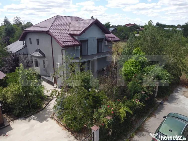 Casă cu 7 camere cu Teren 1170 Mp în Central