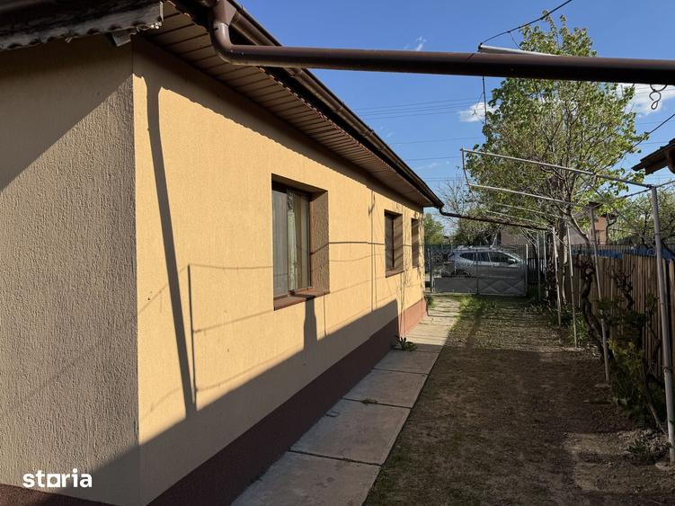 Casă cu 4 camere cu Teren 1600 Mp în Ulmeni