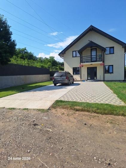 Casă cu 3 camere în Beba Veche