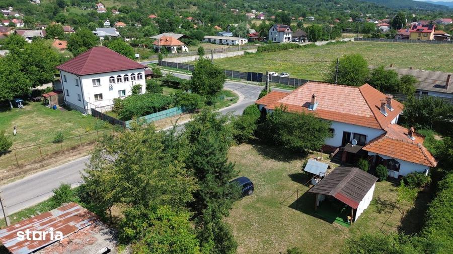 Casă cu Teren 1000 Mp în Stâlpeni