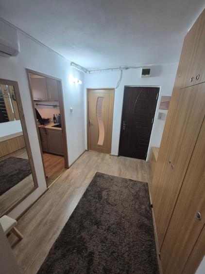 Apartament cu 2 camere decomandat în Girocului