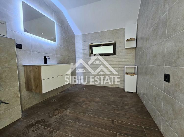 Casă individuală cu 5 camere cu Canalizare în Șura Mică