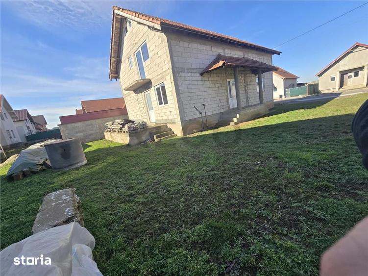 Casă cu 4 camere cu Teren 300 Mp în Sântandrei