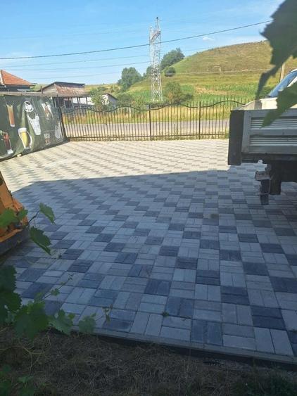 Casă cu 4 camere în Corușu