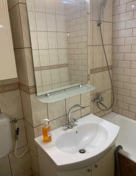 Apartament cu 2 camere decomandat în Podu Roș