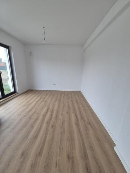 Duplex cu 4 camere cu Canalizare în Palazu Mare