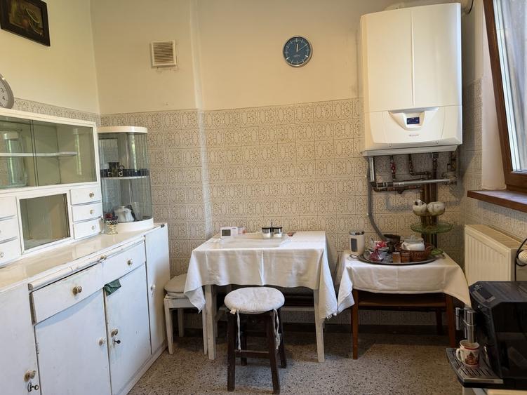 Apartament cu 3 camere decomandat în Cotroceni