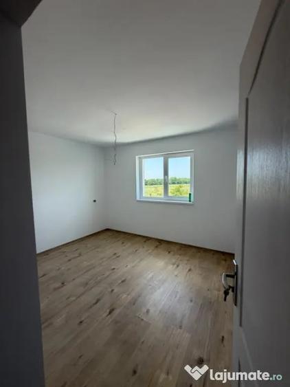 Casă cu 5 camere cu Teren 307 Mp în Malu Mare