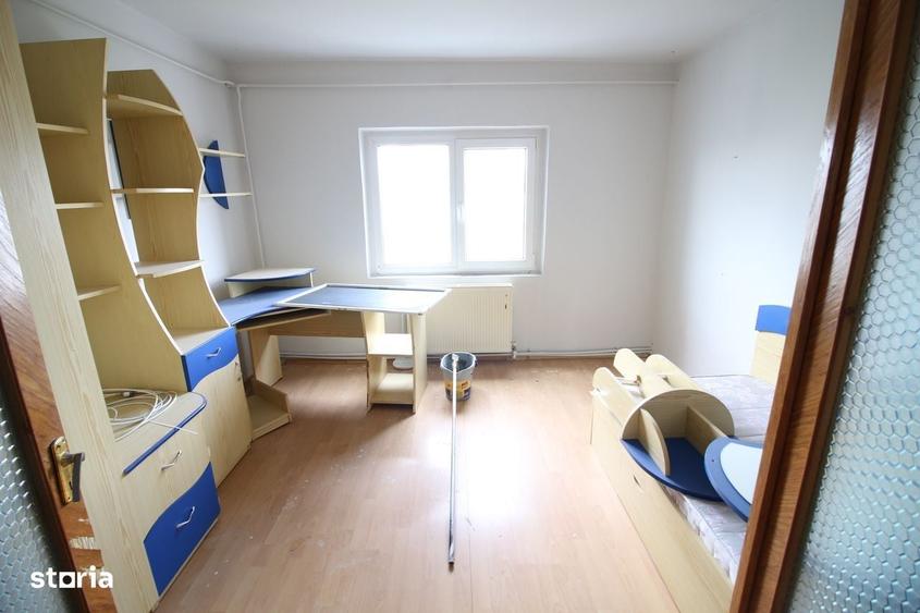Apartament cu 4 camere decomandat în Micro 17