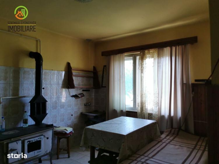 Casă cu 4 camere cu Teren 1978 Mp în Acățari