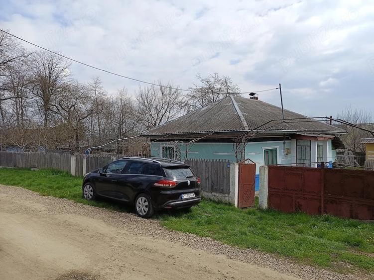 Casă cu 4 camere cu Teren 3045 Mp în Oțeleni