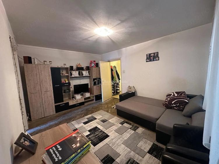 Apartament cu 2 camere semidecomandat în Cuptoare (Reșița)
