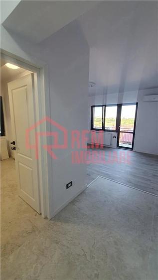 Apartament cu 3 camere semidecomandat în Fundeni
