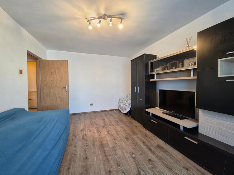 Apartament cu 2 camere decomandat în Casa de Cultură