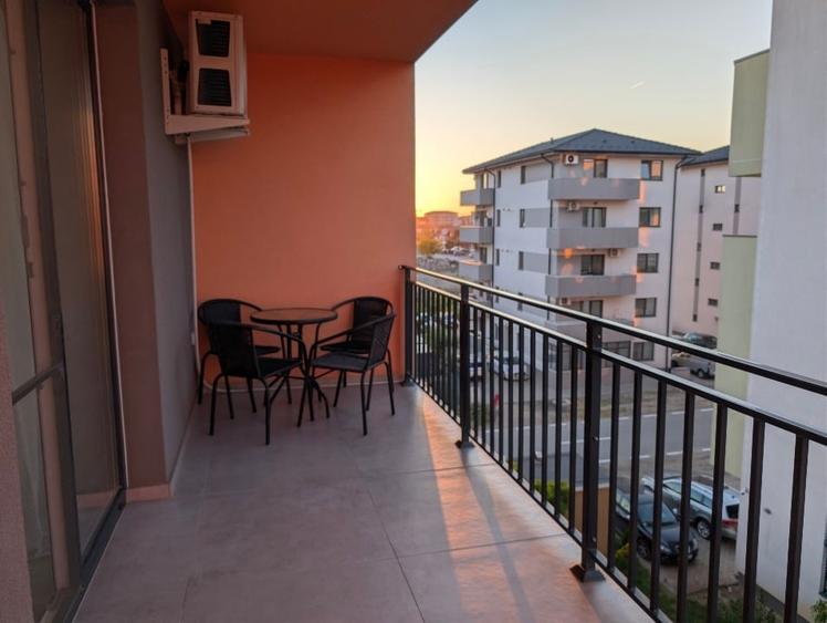 Apartament cu 2 camere semidecomandat, mobilat în Giroc