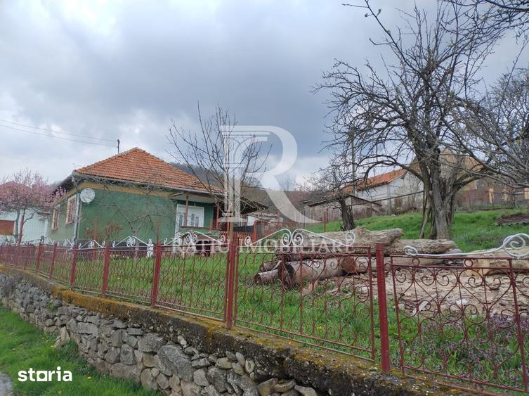 Casă cu 2 camere cu Teren 798 Mp în Certeju de Sus