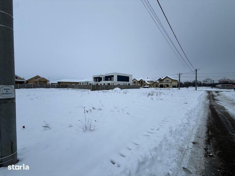 Teren de 810 mp, în Dumbrăvița