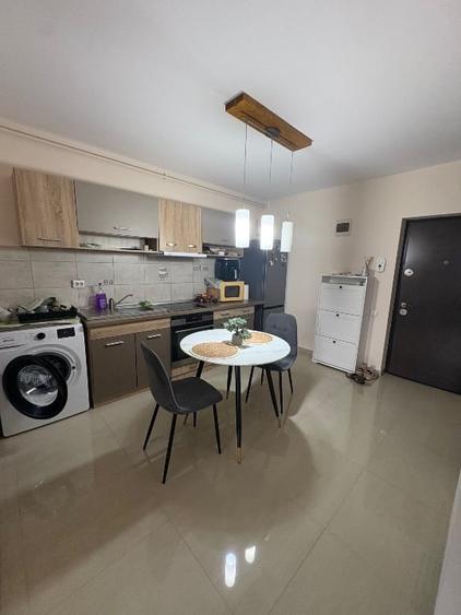 Apartament cu 2 camere semidecomandat, mobilat în Florești