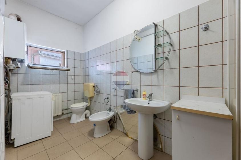 Casă individuală cu 8 camere cu Teren 580 Mp în UTA
