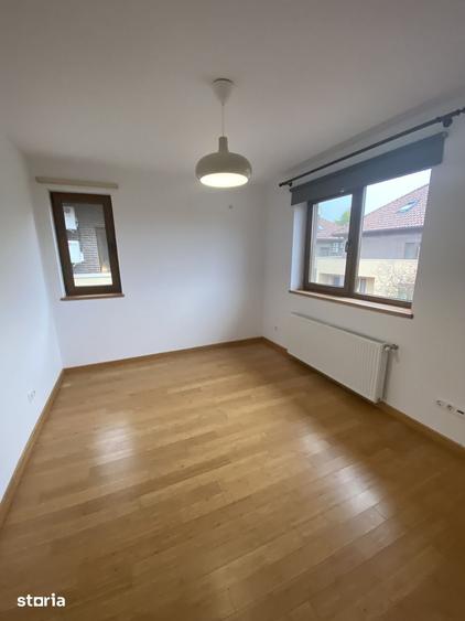 Casă cu 5 camere cu Teren 250 Mp în Central