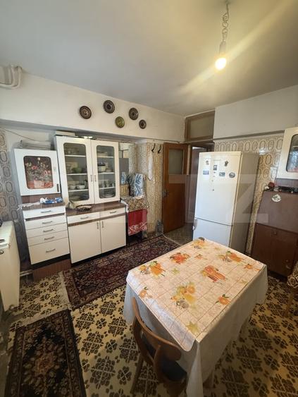 Apartament cu 4 camere decomandat, mobilat în Ultracentral