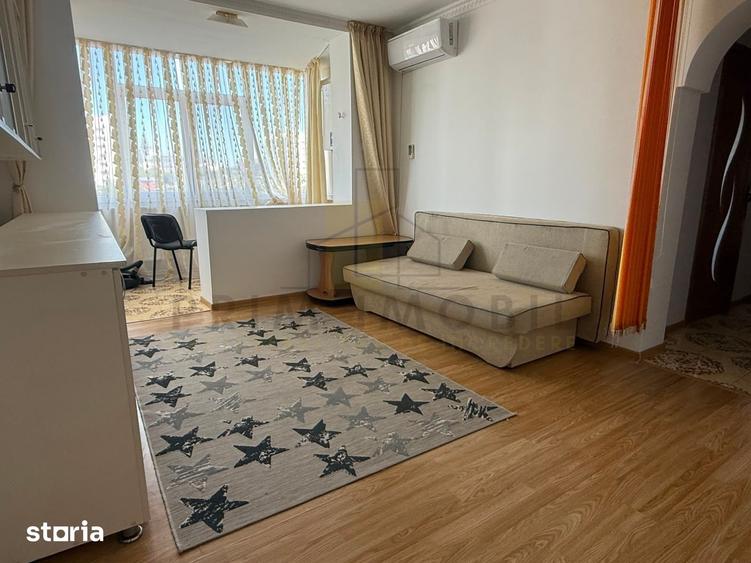 Apartament cu 3 camere în Podu Roș