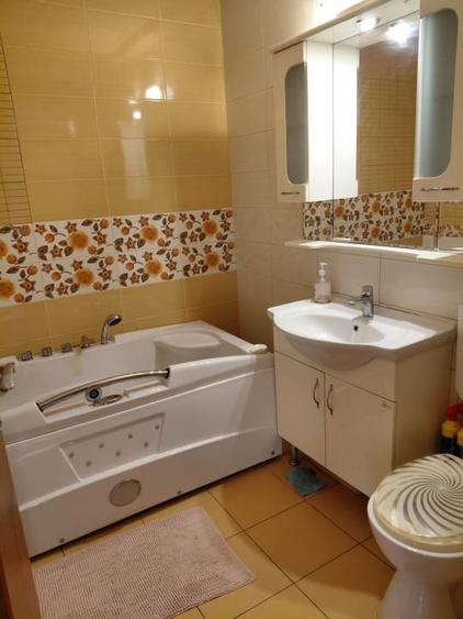 Apartament cu 3 camere decomandat, mobilat în Craiovița Nouă