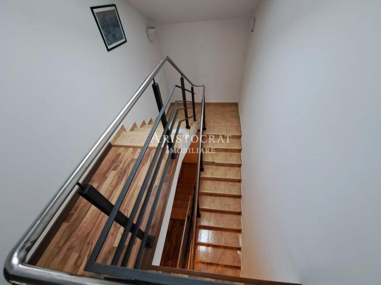 Casă cu 7 camere cu Teren 500 Mp în Corbeanca