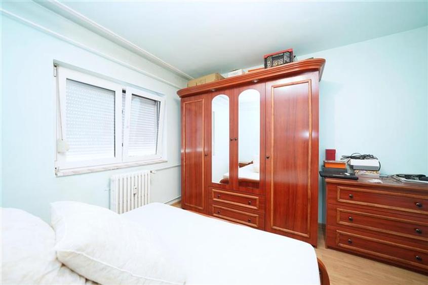 Apartament cu 3 camere decomandat în Decebal