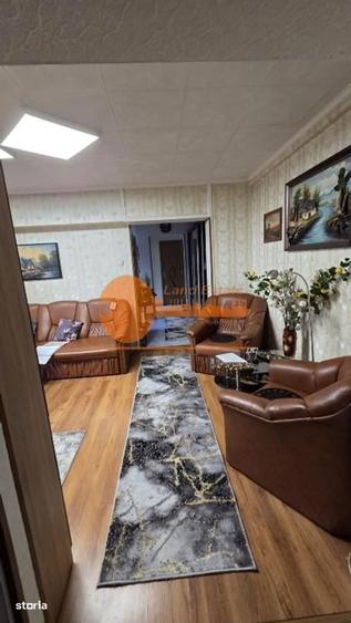 Apartament cu 3 camere semidecomandat în Ghencea