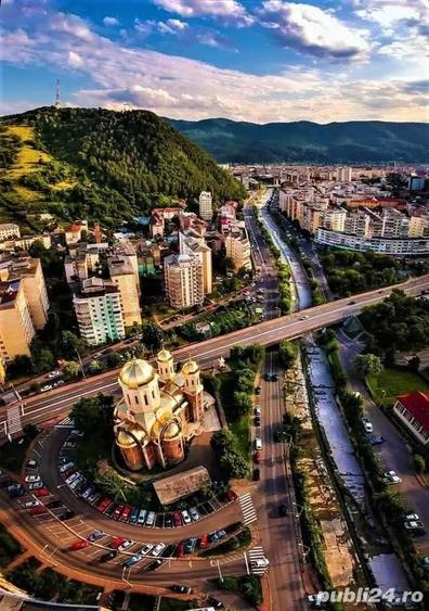 Apartament cu 5 camere decomandat în Central