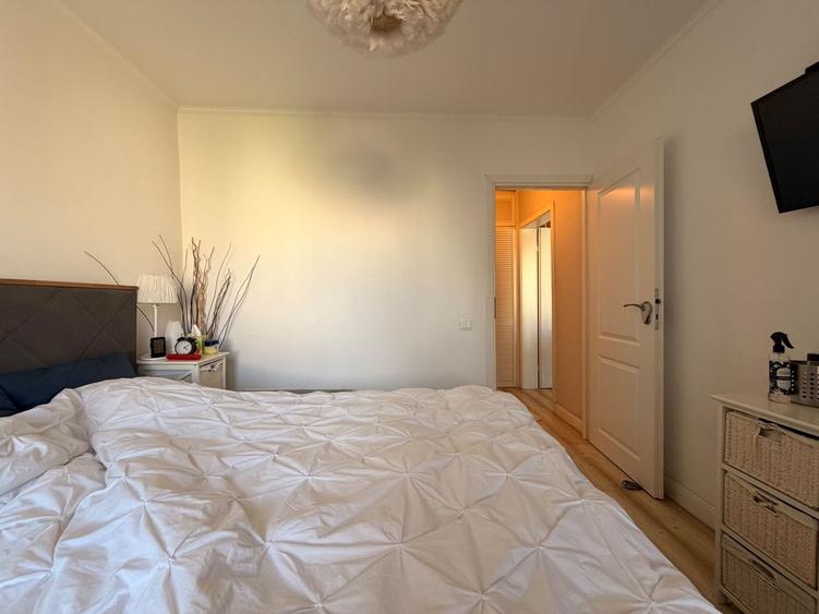 Apartament cu 4 camere semidecomandat, mobilat în Crângași