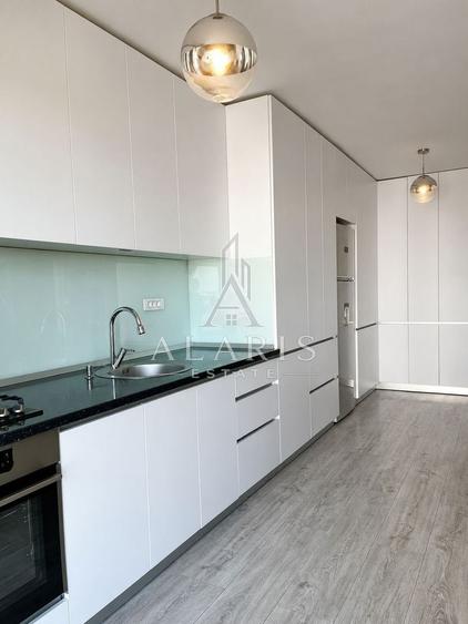 Apartament cu 3 camere semidecomandat, mobilat în Torontalului