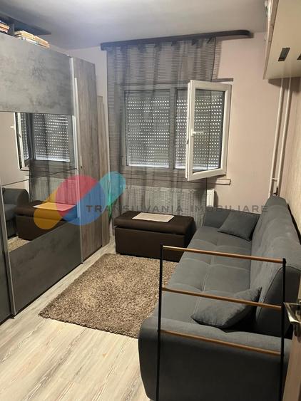Apartament cu 3 camere decomandat, mobilat în Între Lacuri