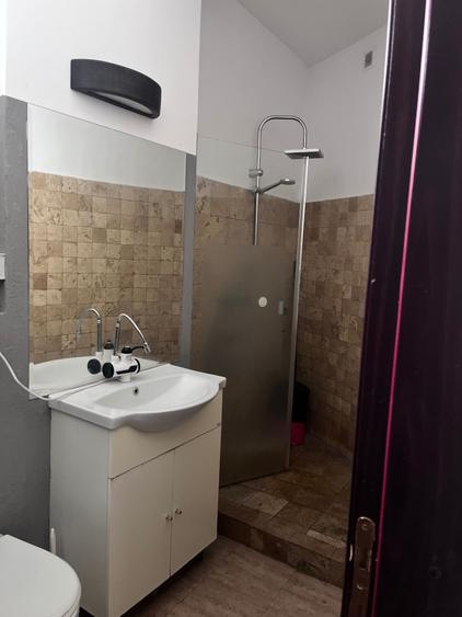 Apartament cu 3 camere semidecomandat în Exterior Vest