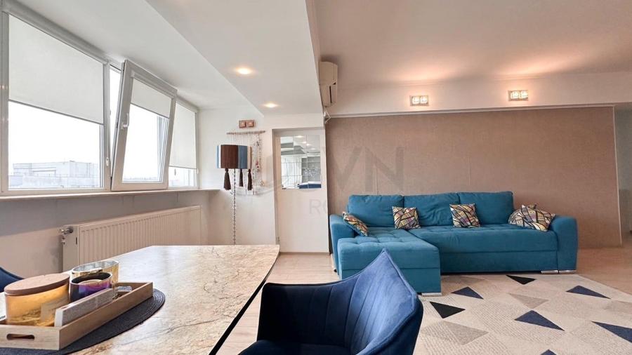 Apartament cu 3 camere semidecomandat, mobilat în P-ța Victoriei