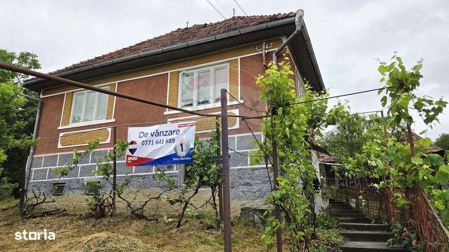 Casă cu 3 camere semidecomandat în Habic