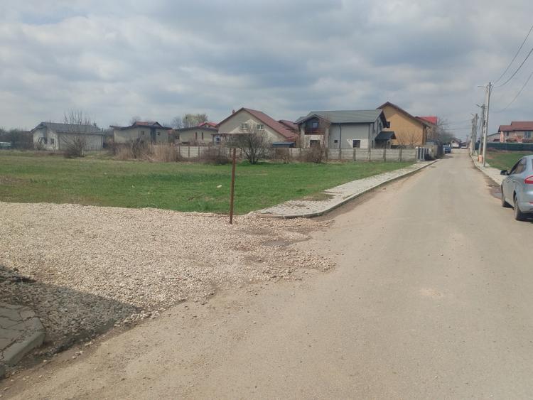 Teren Construcții intravilan de 450 mp, în Dragomirești-Vale
